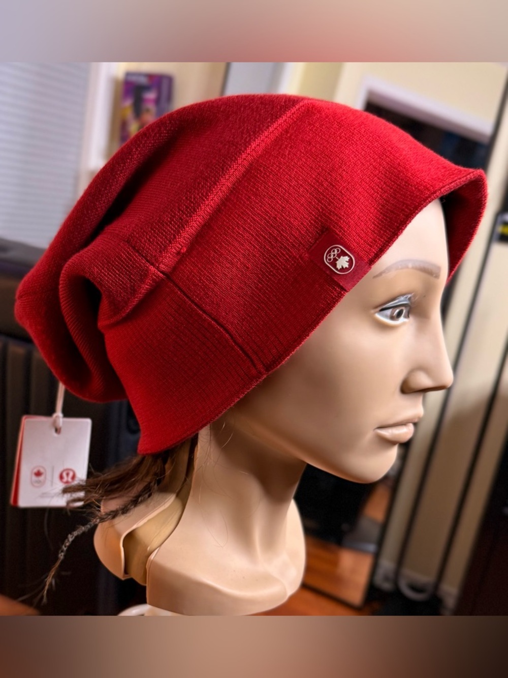 GORGEOUS LULULEMON
SLOUCHY OLYMPIC BEANIE!!!